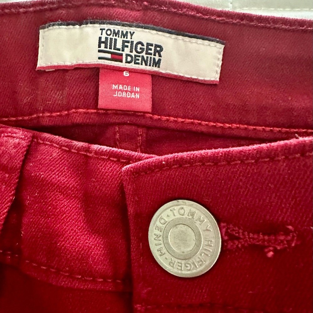 Tommy Hilfiger Women’s Burgundy Tribeca Skinny Cropped Fit Jeans New with Tags! - Picture 3 of 9